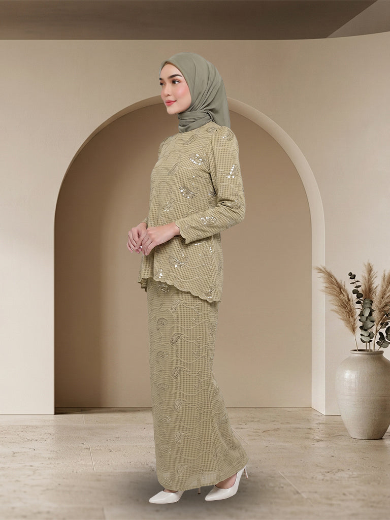 【Pre-order】Elegant Embroidered Jubah Seluar Moden Set