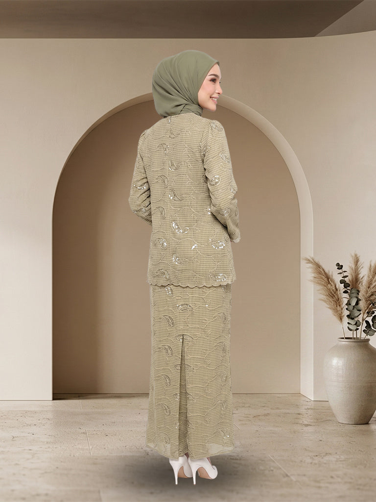 【Pre-order】Elegant Embroidered Jubah Seluar Moden Set