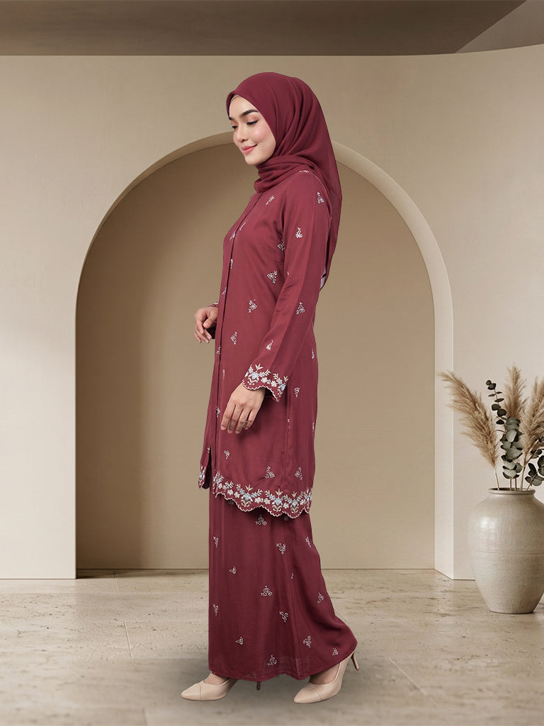 Baju Kurung Moden Sulam Elegan Wanita