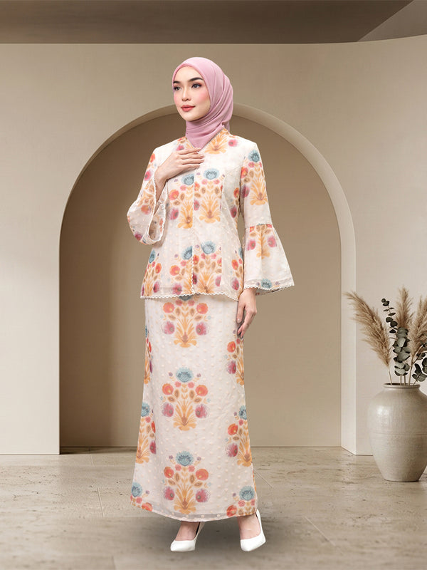 Kebaya Moden Bunga