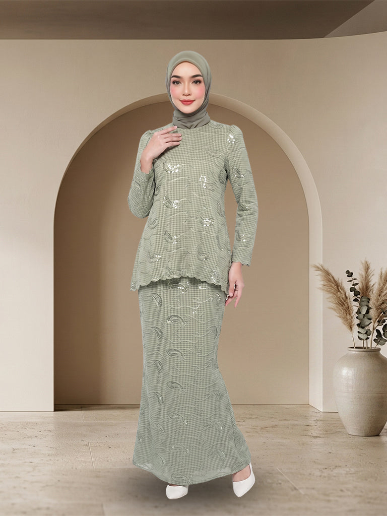 【Pre-order】Elegant Embroidered Jubah Seluar Moden Set