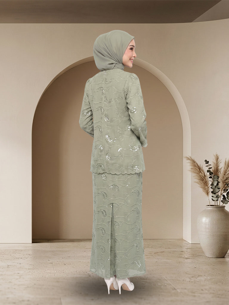 【Pre-order】Elegant Embroidered Jubah Seluar Moden Set