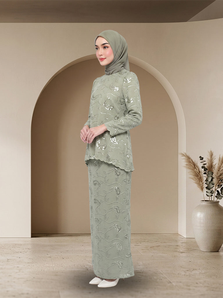 【Pre-order】Elegant Embroidered Jubah Seluar Moden Set