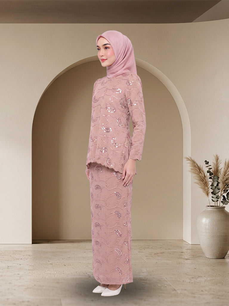 【Pre-order】Elegant Embroidered Jubah Seluar Moden Set