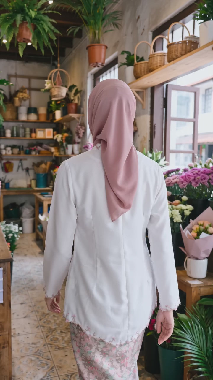 Set Baju Kurung Moden Sulam Bunga Elegan